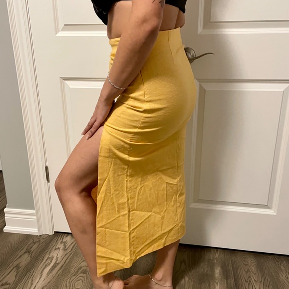 Long Fit Skirt with Slit - Picture 2 of 4